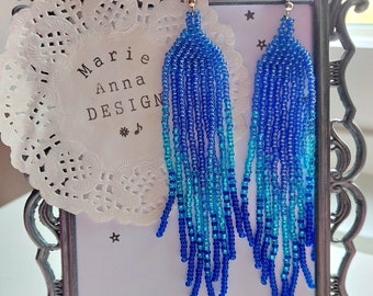 Pendientes de cuentas de semillas azules tres tonos de azul con efecto ombre