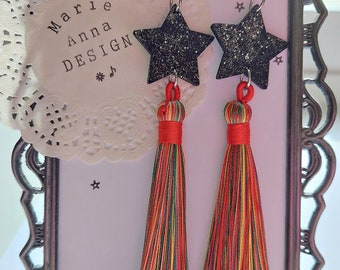 Estrella de madera negra pintada y pendientes de borla multicolor - clip disponible