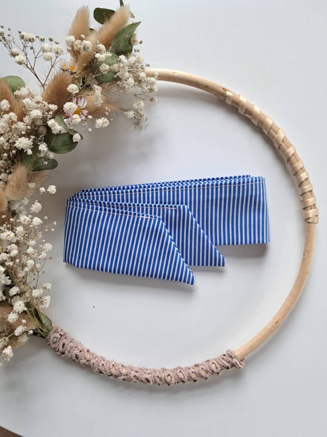 Bandeau foulard ceinture 3 en 1 aux motifs modernes et colorés.