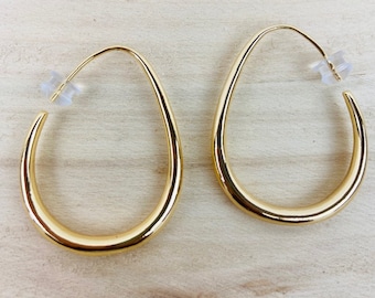 Simply Sexy Oval Hoop. Sleek Simple and Elegant Lines. Rich Looking Hoop.  Gold 1" X 1.5"
