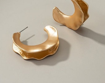 Wavy Hoop in Matte Gold, Brilliant Looking and Rich. 1.5"