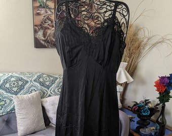 Silky Satin Vintage Gossard 'Artemis' Nightgown/Negligee/Slip/Lingerie with Lace Detail