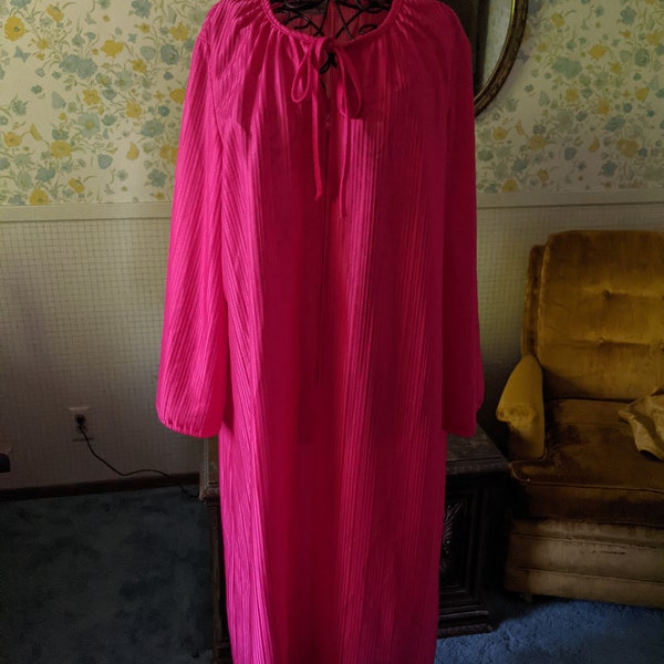 Vintage Retro Magenta Semi-Sheer Satiny Chic 1970s Flutterbye Caftan, Nightgown, Sleepwear