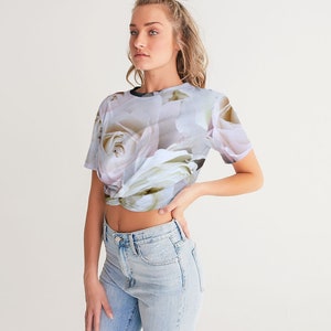 Women&#39;s Twist-Front Rose Crop Top
