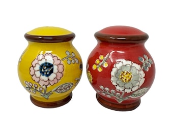 Vintage 90s Pier 1 Ceramic Red & Yellow Flowers Salt Pepper Shakers 3.5” Tall