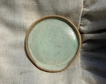 Sage Green Ceramic Spoon Rest – Handmade Pottery Kitchen Accessory, Gift for Cook
