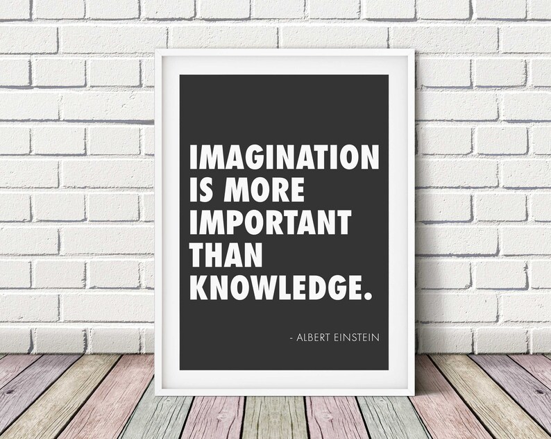 Peut inclure: Impression typographique en noir et blanc avec la citation &laquo;&nbsp;L'imagination est plus importante que le savoir.&nbsp;&raquo; attribu&eacute;e &agrave; Albert Einstein.