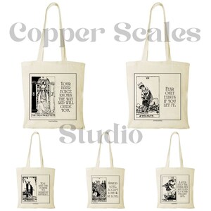 Bolsa de mano con las cartas del tarot de los Arcanos Mayores