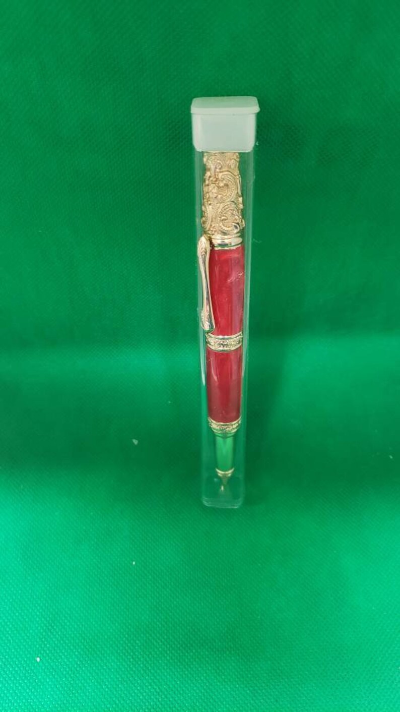 Red Acrylic Gold Victorian Twist Pen