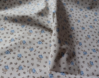 Cotton fabric with floral blue print, 120 g/m², perfect for blouses, scarves, trousers, skirts, dresses, OEKO-TEX certified.