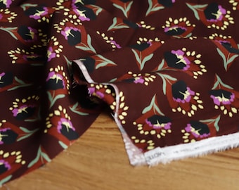 Viscose 125 g/m² brown print, suitable for dresses or blouses, OEKO-TEX® Standard 100 certified.