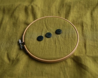 Washed linen, apple green, solid color, 200 g/m², linen fabric, Oeko-Tex Standard 100 certified.