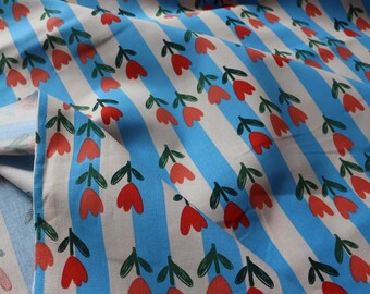 Cotton fabric with floral tulip print, 120 g/m², perfect for blouses, scarves, trousers, skirts, dresses, OEKO-TEX certified.