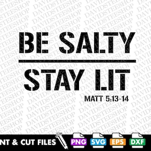 以下が含まれることがあります： 「Be Salty Stay Lit」というテキストと聖書の引用「Matt 5:13-14」が書かれた白黒のグラフィックデザインです。
