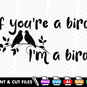 Könnte beinhalten: Schwarzweißes digitales Design mit zwei Vögeln, die auf einem Ast mit Blättern sitzen. Der Text "if you're a bird, I'm a bird." ist in einer fetten, kursiven Schrift geschrieben.