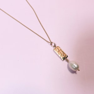 Hammered necklace in vermeil sterling silver gold plated with natural pearl handmade ANITA image 4