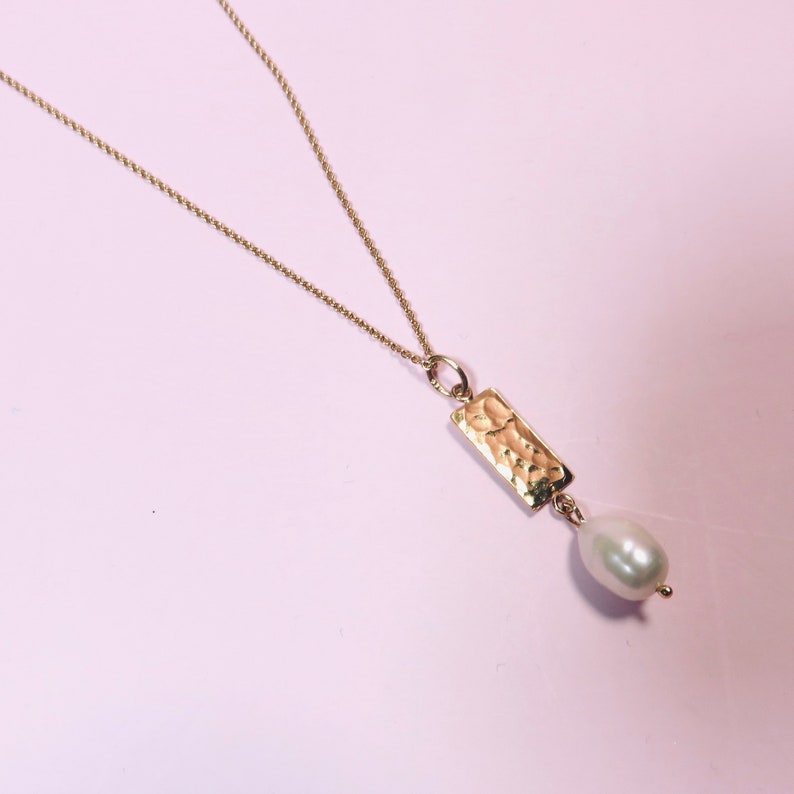 Hammered necklace in vermeil sterling silver gold plated with natural pearl handmade ANITA image 4