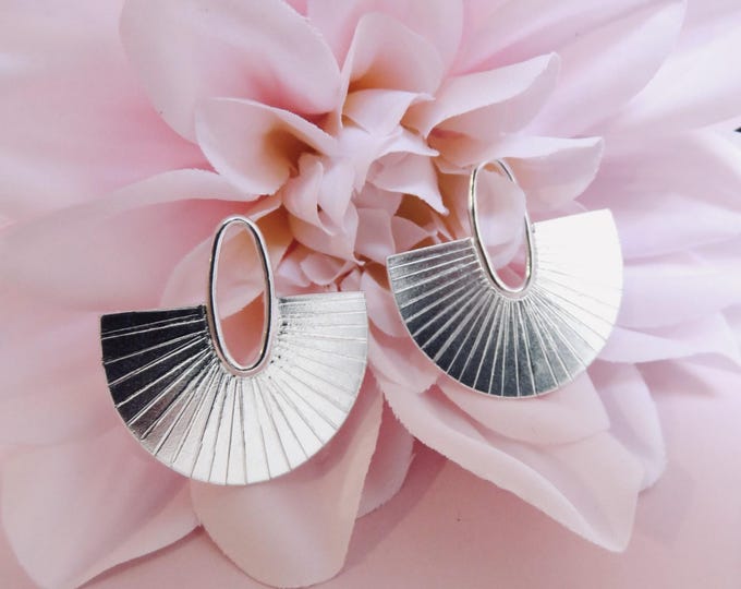 Featured listing image: Boucles d'oreilles NEBET