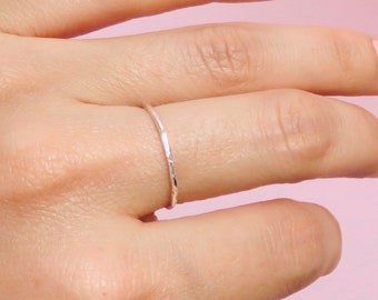 Bague fine martelée en argent 925 fait main KEIRA