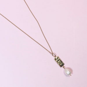 Hammered necklace in vermeil sterling silver gold plated with natural pearl handmade ANITA image 3