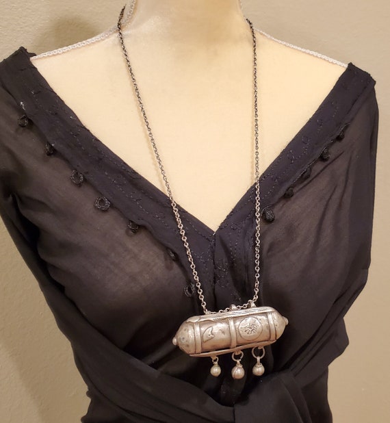 Antique Yemen Silver Amulet Pendant chain Necklace 20th,Yemen Jewels,silver amulet ,chain Necklace
