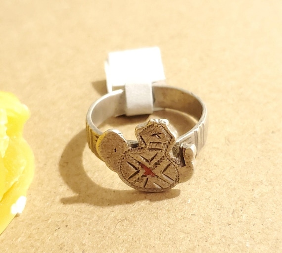 antique Tuareg elevated engraved table silver ring size 8, Tuareg jewelry, Sahara ring, Moroccan silver, tribal jewelry, Tuareg silver