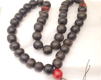 Antico Yemen naturale 44 Grande perlina islamica di corallo nero, vecchio corallo nero, perline islamiche, corallo vintage, corallo dello Yemen