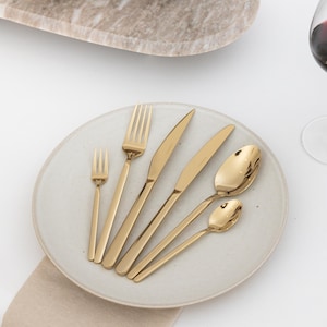 Ensemble de couverts dorés pour 6, couverts en acier inoxydable avec couteaux à steak, ensemble de salle à manger de luxe 36 pièces, Deleca Amor