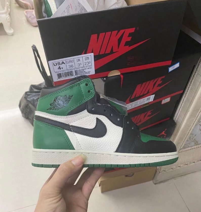 Jordan 1 Mid Pine Green(Customs + box)  (Women’s U.S sizing) 