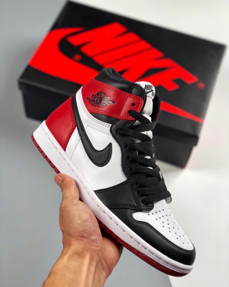 Jordan 1 Air 1 Mid Chicago Black(Customs + box)  (Men’s U.S sizing) 