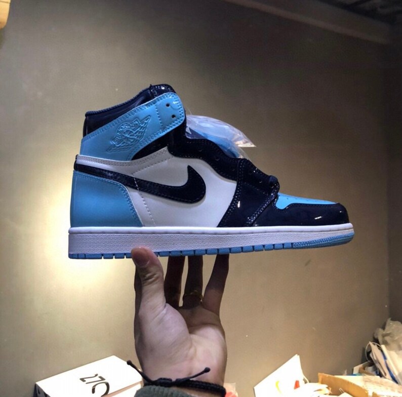 Jordan 1 Blue Chill (Customs + box)  (Women’s U.S sizing) 