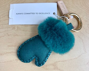 Porte-clés gants mitaines faits main, porte-clé gants mitaines en cuir, breloque pour sac, breloque voiture, breloque pour sac à main, porte-clé gants moufles avec pompon,