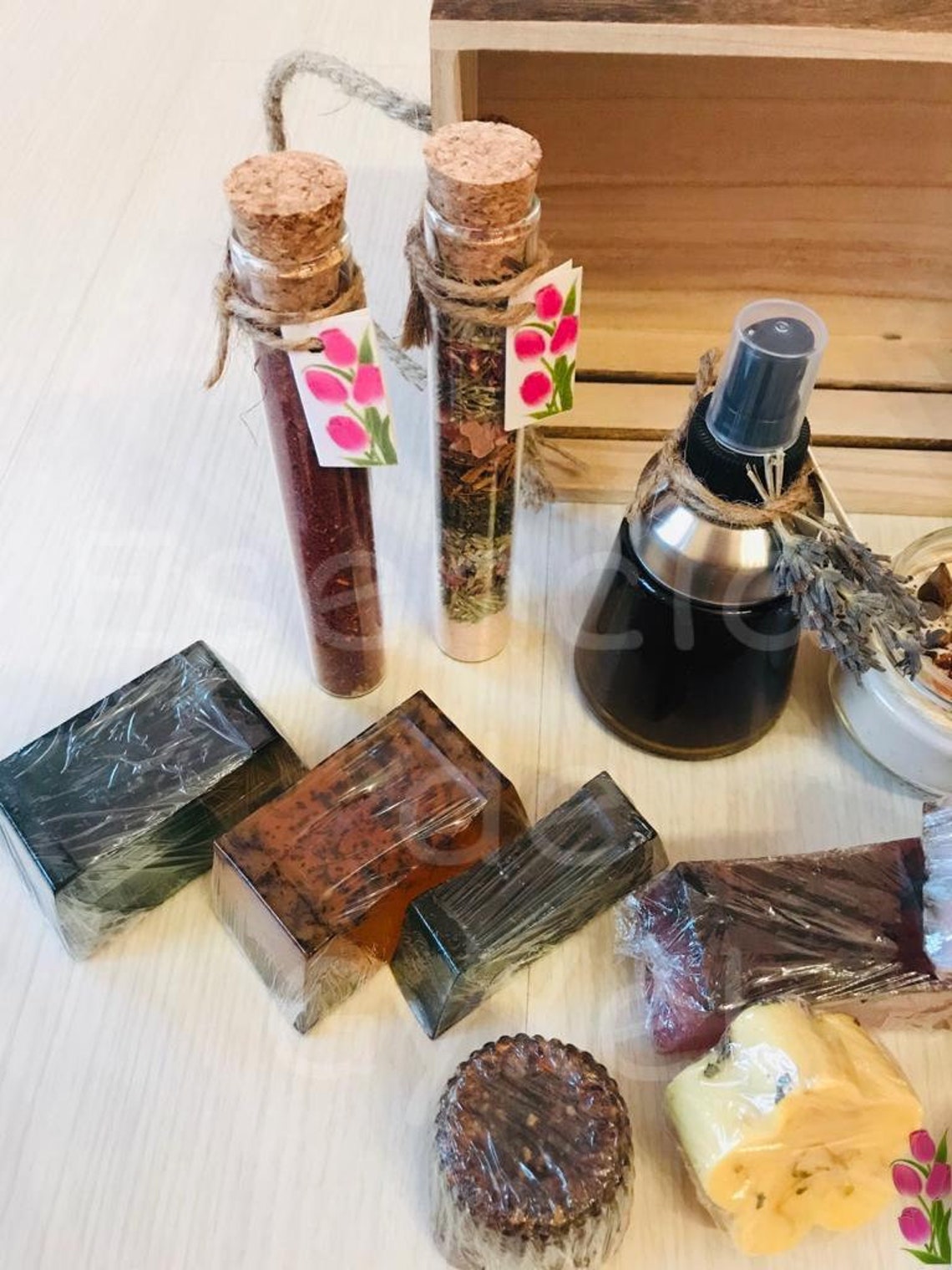 L'altare Di Wiccan Strega Un Libro Aperto Di Ombre Con Scrto A Mano Pronto Per La Fusione Di - Foto 8