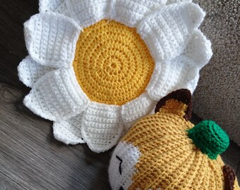 crochet daisy shaped pillow crochet decoration accent decorative cushion bed sofa settee decor flower shape room