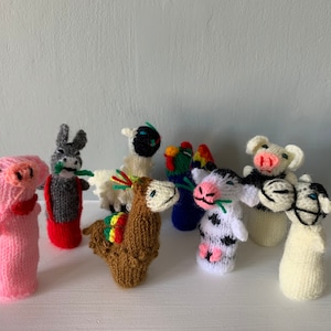 Finger Friends Crochet Puppet Kit Animals, Cow Duck Amigurumi Material for  Pictured Project Included Instructions Nancy Queen 2002 New 