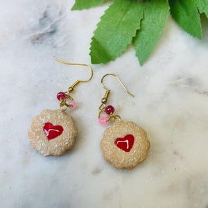 Jammy dodger  earrings// food earrings// flower earrings// polymer clay food earrings// valentines  earrings// clay food earrings.
