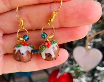 Christmas earrings// festive earrings// food earrings// Christmas pudding earrings// polymer clay earrings