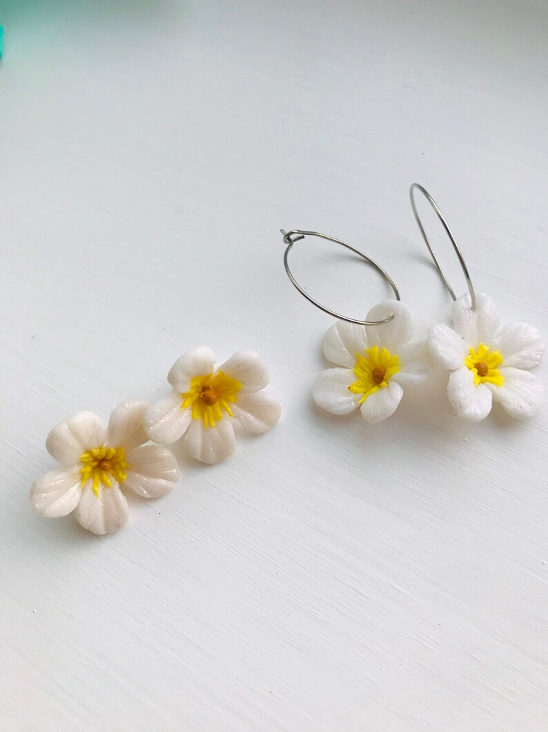 Polymer clay flower earrings / Jasmine flower stud earrings/ Etsy