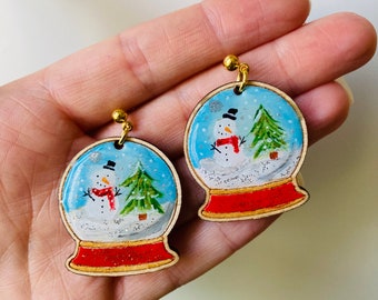 Christmas earrings// snow globe earrings// festive earrings// polymer clay earrings// winter earrings.