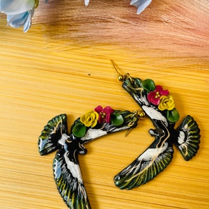 Magpie  earrings// bird earrings// animal earrings// polymer clay earrings// summer earrings// spring earrings//autumn earrings.