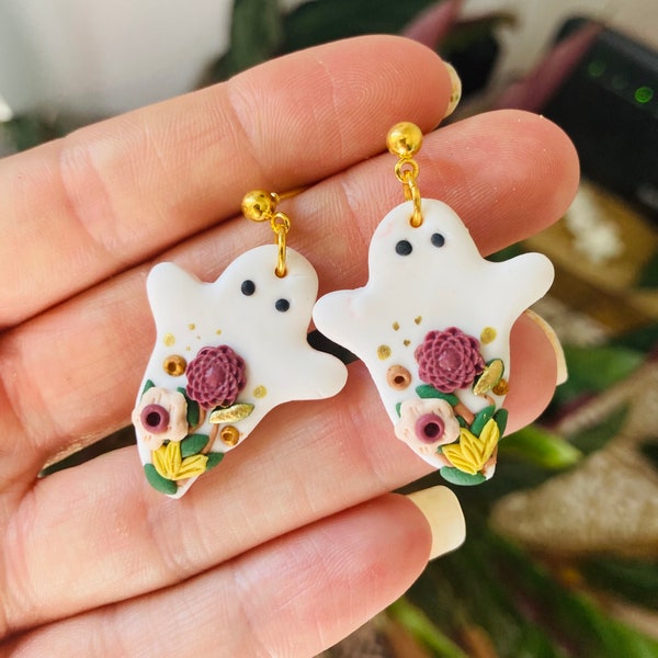 Halloween earrings// ghost earrings// clay ghost earrings// autumn earrings// winter earrings// polymer clay earrings.