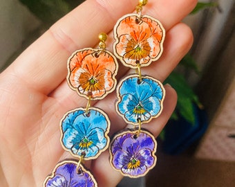 Summer earrings// flower earrings// wood earrings// spring earrings// pansy earrings// wood flower earrings.