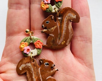 Squirrel earrings// animal earrings// polymer clay earrings// autumn earrings// winter earrings// flower earrings// clay animal earrings.