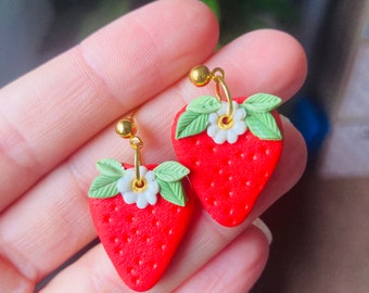 Summer earrings//Strawberry earrings//fruit earrings// polymer clay earrings//spring earrings// food earrings.
