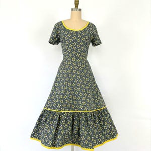 1940&#39;s Day Dress - Vintage Late 40&#39;s Gray Cotton Dress with Floral Print - Size Small