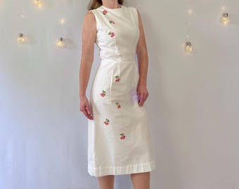 1950s White Cotton Wiggle Dress with Cherry Appliques - Medium (6 W28)