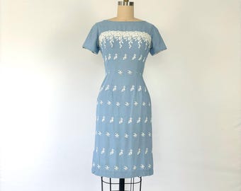 1960&#39;s Dress by Maggie Stover - Sky Blue 60&#39;s Linen Wiggle Dress with White Embroidery -  Size XS