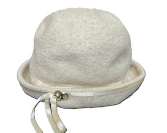 Cloche Cream Wool Hat With Beaded Open Floral Band in Very  display picture 2