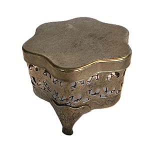 Vintage Small Filagree Wire Mesh Silver Toned Jewelry Box Trinket Box