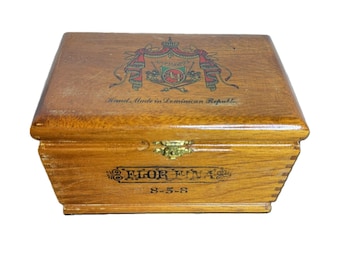 Vintage Arturo Fuente Flor Fina 8-5-8 Wooden Cigar Box, Dominican Republic